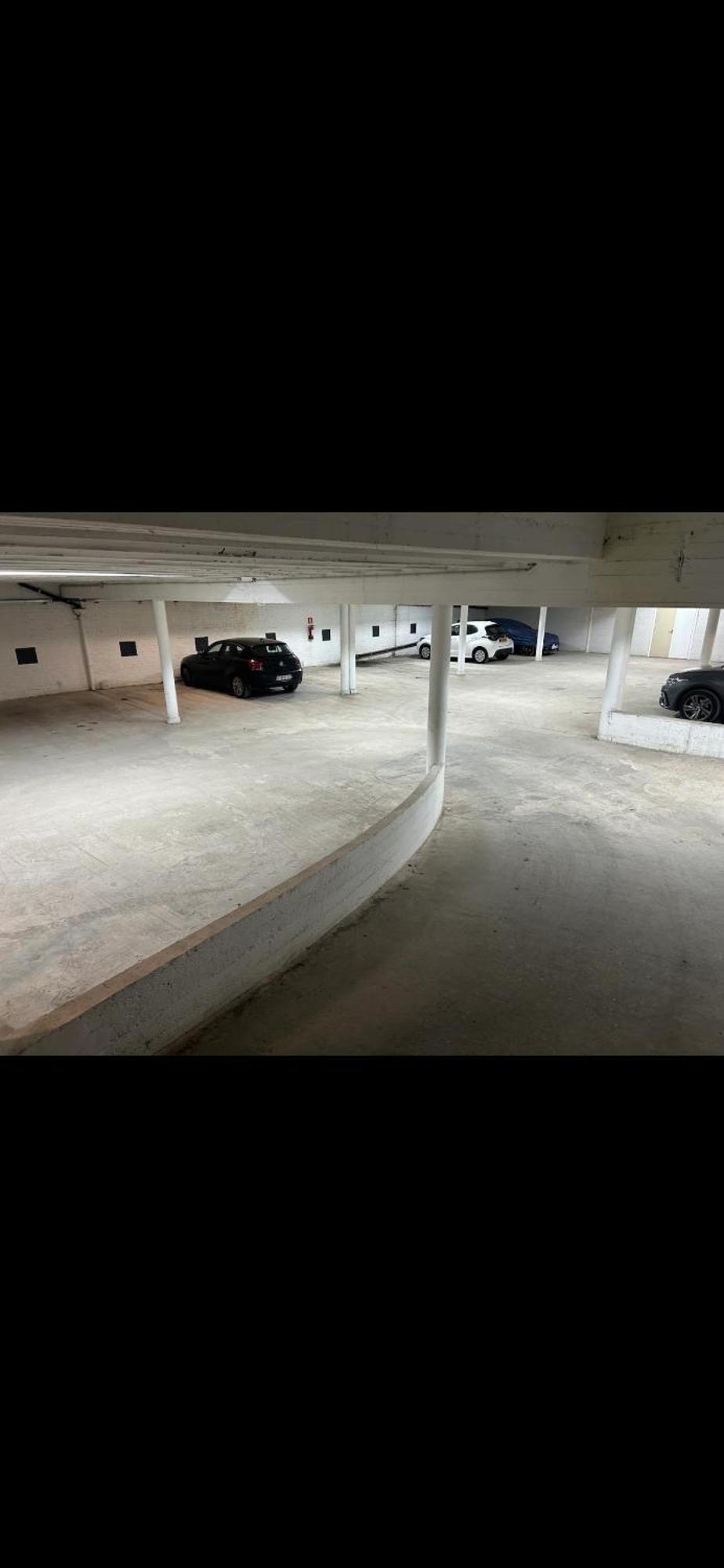 Appartement Spacieux Avec Terrasse Et Garage Prive Брюссель Экстерьер фото